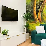 Apartment Premium & Quiet Next To Main Square *