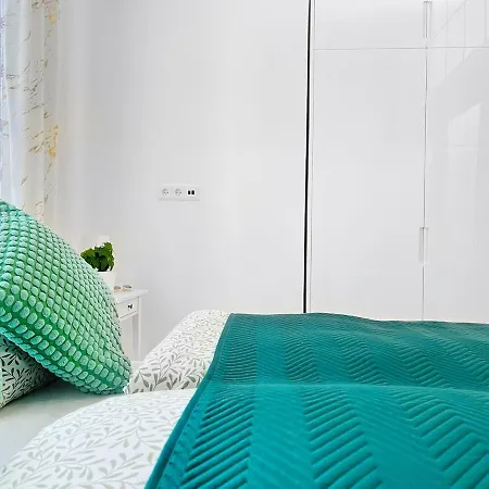 Premium & Quiet Next To Main Square *