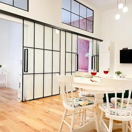 Premium & Quiet Next To Main Square *