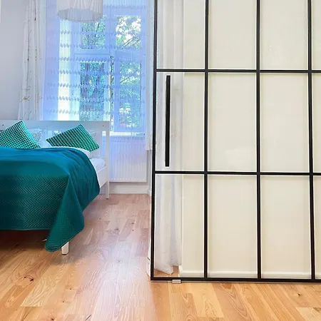 Premium & Quiet Next To Main Square *