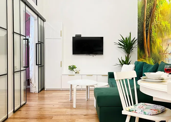 Premium & Quiet Next To Main Square