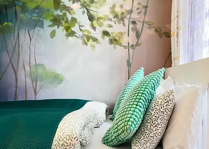 Premium & Quiet Next To Main Square *