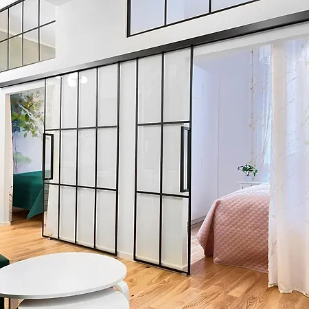 Premium & Quiet Next To Main Square *