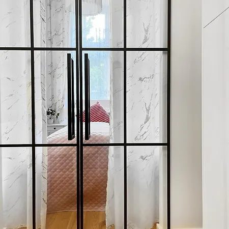 Premium & Quiet Next To Main Square Apartman *