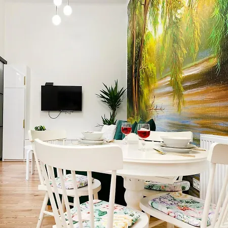 Apartment Premium & Quiet Next To Main Square