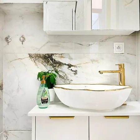 Premium & Quiet Next To Main Square Apartment *